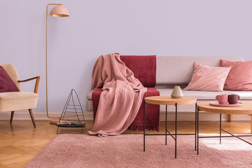 Fiolet w roli gł&oacute;wnej. Kolor, kt&oacute;ry tworzy nastr&oacute;j i strukturę wnętrza